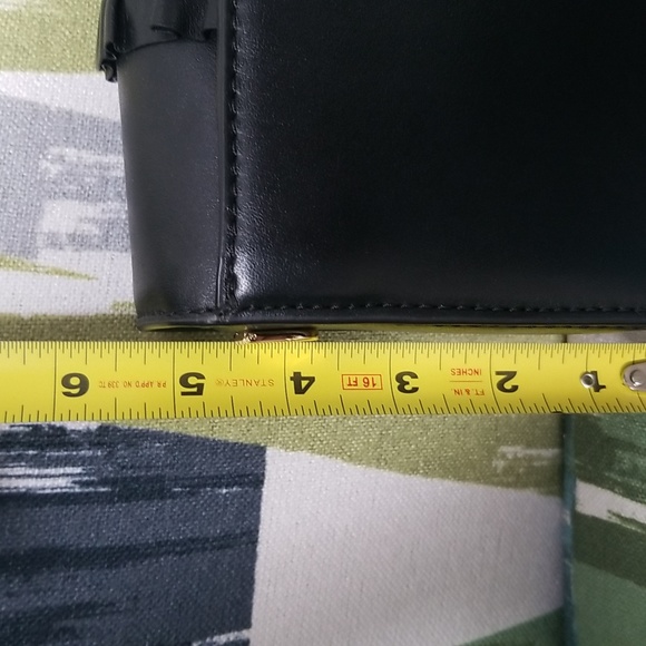 Michael Kors Cute Crossbody In Black With Light Gold Tone Hardware EUC - Picture 7 of 14